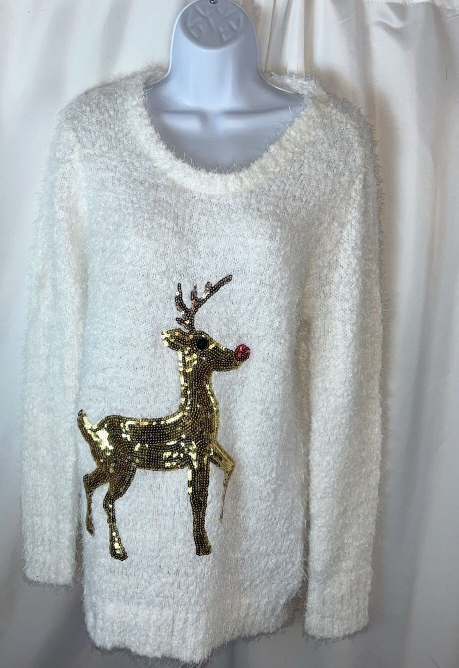 Joyland Fuzzy White Pullover Women’s Christmas Sweater Size L Sequined Reindeer
